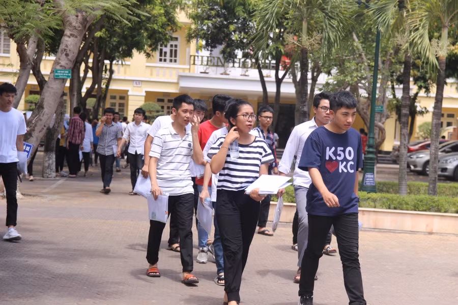 Thí sinh cho rằng đề thi môn Vật lý và Sinh học khá khó.