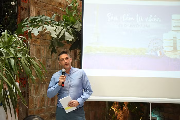 Ông Pierre Gossard, Group CEO của Santé Nature chia sẻ tại lễ ra mắt thương hiệu Ông Pierre Gossard, Group CEO của Santé Nature chia sẻ tại lễ ra mắt thương hiệu