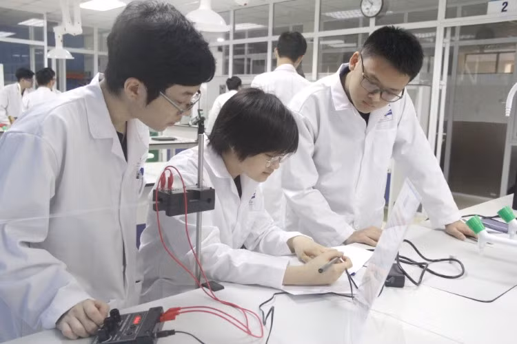 Phong trào NCKH trong HSSV phát triển mạnh mẽ.