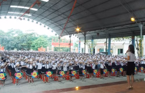 Giờ Chào cờ tại Trường tiểu học Thọ Sơn - 1 trường học có cơ sở vật chất khang trang của Phú Thọ