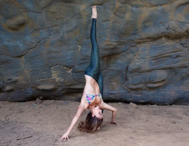 Michelle kết hợp bài học từ các bậc thầy yoga trên thế giới cùng với kĩ năng nhảy vốn có của mình để tạo nên các tư thế mới. Những tư thế này rất đơn giản, giúp cho người học dễ luyện tập. Cô gọi đó là Meshyoga. Huấn luyện yoga xinh đẹp hút hồn cư dân mạng
