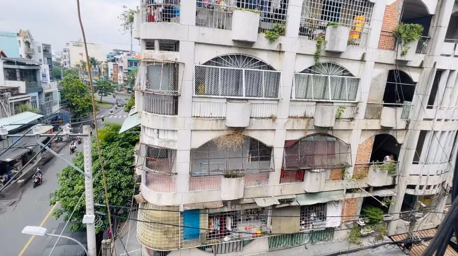 Chung cư "chuồng cọp" trên đường Bàu Cát, quận Tân Bình, TPHCM. 