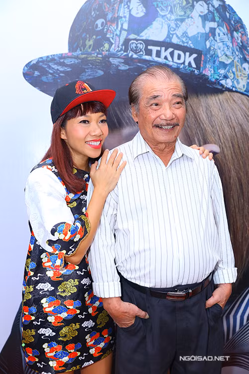 Hà Trần bình yên bên bố giữa "tâm bão"