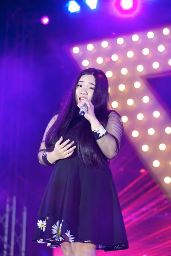 Vân Anh học trò team The Voice của Mỹ Tâm cũng nhận được sự yêu mến của các bạn sinh viên Đại học Cần Thơ.