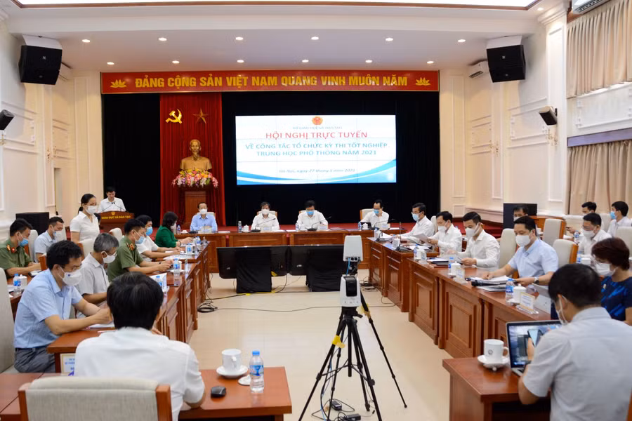 Hội nghị trực tuyến về thi tốt nghiệp THPT năm 2021.