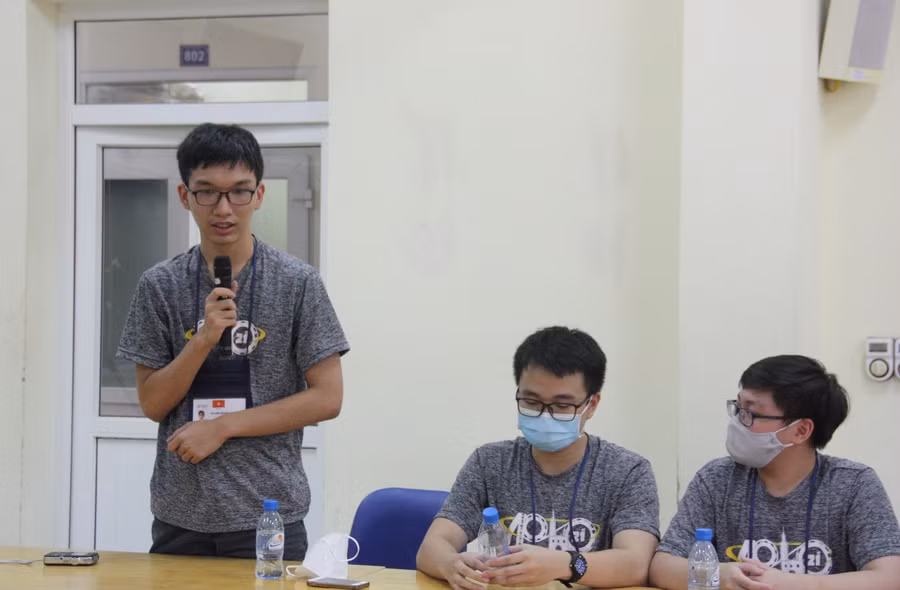 Nguyễn Mạnh Quân, Trường THPT chuyên Hà Nội - Amsterdam chia sẻ cảm xúc tại buổi lễ.