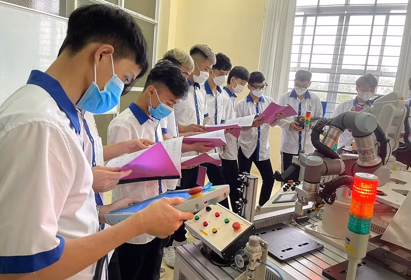 Hiệu quả giáo dục hướng nghiệp, phân luồng học sinh vẫn còn rất khiêm tốn. Ảnh minh họa.