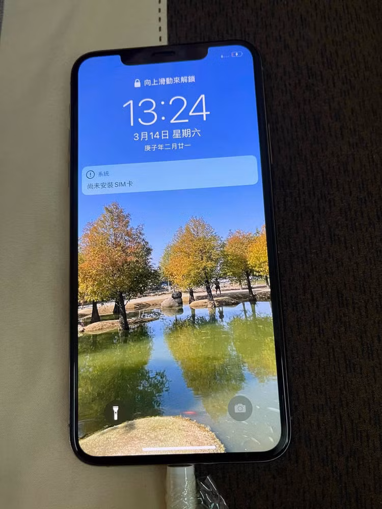 Sau khi được sạc đầy pin, chiếc điện thoại iPhone 11 đã khởi động và hoạt động tốt (Ảnh: Chen Yj)