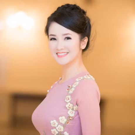 Hong Nhung - Le Quyen: Bi quyet giu gin nhan sac vuot thoi gian cua 2 giong ca hang dau Viet Nam - Anh 4