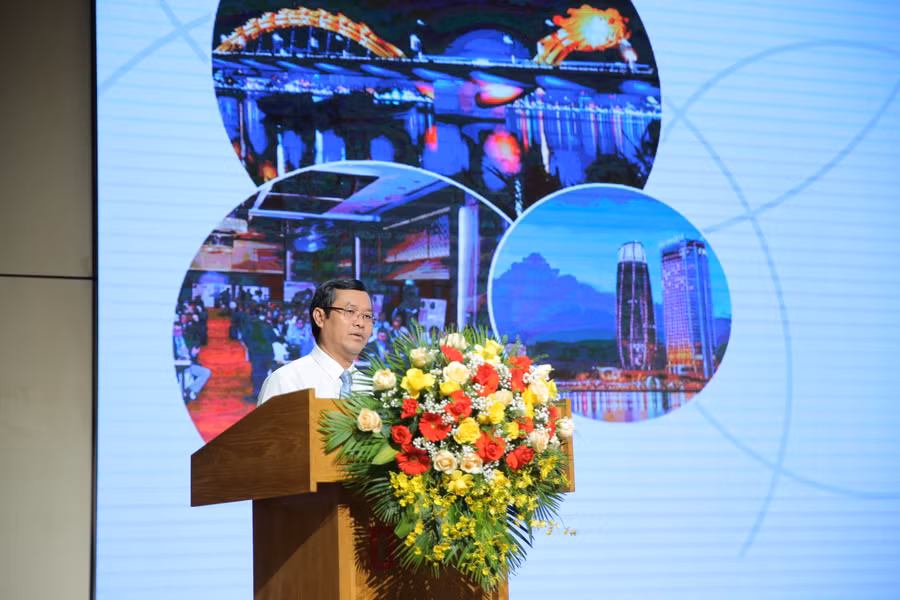 Thứ trưởng Bộ GD&amp;ĐT Nguyễn Văn Phúc phát biểu tại phiên khai mạc Hội thảo Tiềm năng cho hợp tác nghiên cứu giữa các trường ĐH của Đức và Việt Nam (Ảnh: Trung tâm truyền thông Trường ĐH Duy Tân).