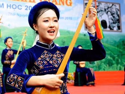 Ngắm nét rạng rỡ của nữ sinh vùng cao Việt Bắc ảnh 1