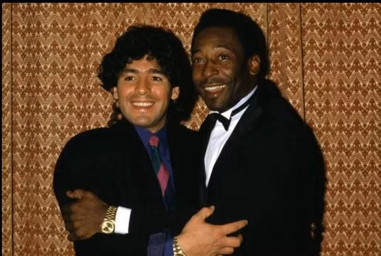 Pele chia sẻ bức ảnh chụp chung với huyền thoại Diego Maradona.