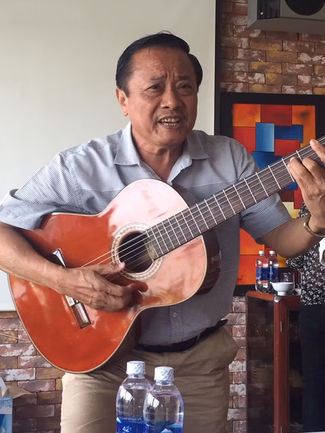 Nhạc sĩ, NSƯT Đình Thậm - tác giả ca khúc “Tự hào nghề báo của tôi” (phổ thơ Thuận Hữu).
