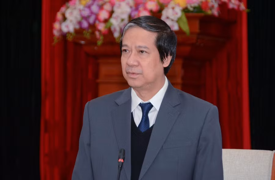 Bộ trưởng Bộ GD&amp;ĐT Nguyễn Kim Sơn phát biểu chúc mừng, giao nhiệm vụ cho tân Cục trưởng.