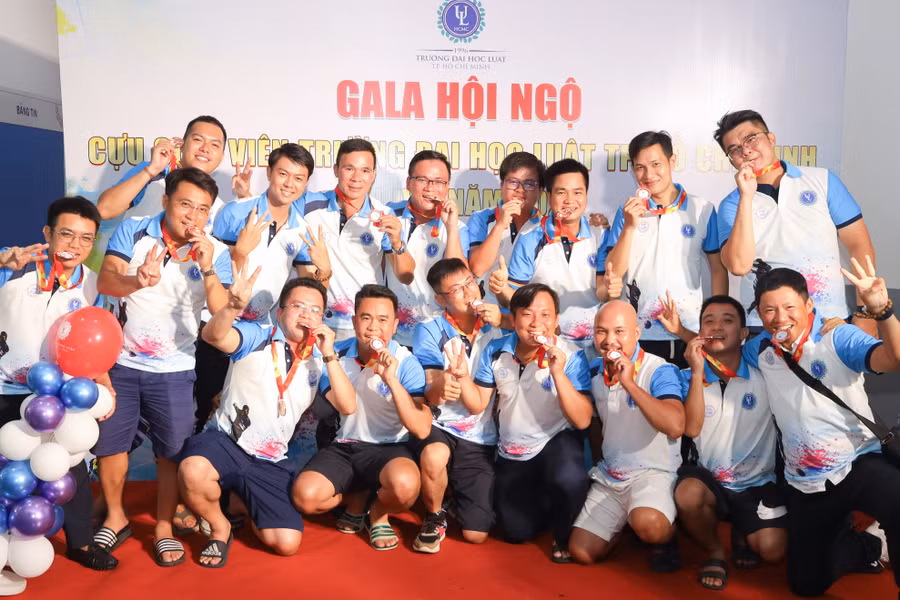 Gần 300 cựu sinh viên hội ngộ tại Trường Đại học TPHCM.