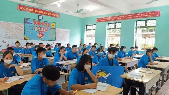 Một tiết học của học viên lớp 12 Trung tâm GDTX II tỉnh Lạng Sơn. Ảnh NTCC