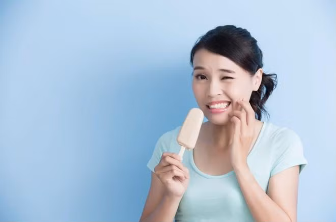 Những dấu hiệu cảnh báo răng đang bị lão hóa sớm, bạn cần đến bác sĩ nha khoa ngay