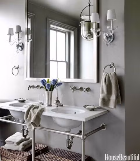 Hô biến phòng tắm chật hẹp thành spa sang chảnh theo những cách bạn không thể ngờ