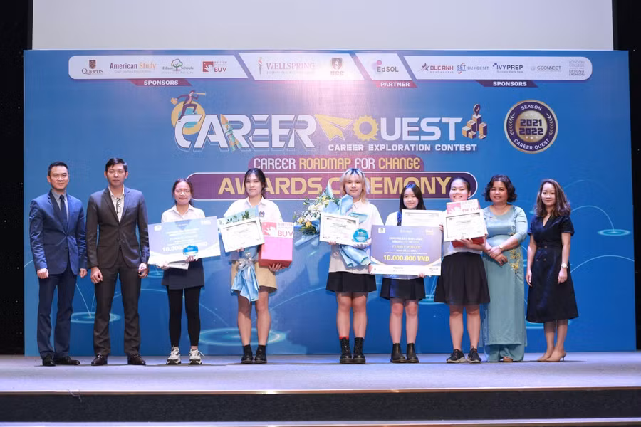 Vị trí nhà vô địch của CareerQUEST thuộc về đội 0% or 200% và đội Skoochak.