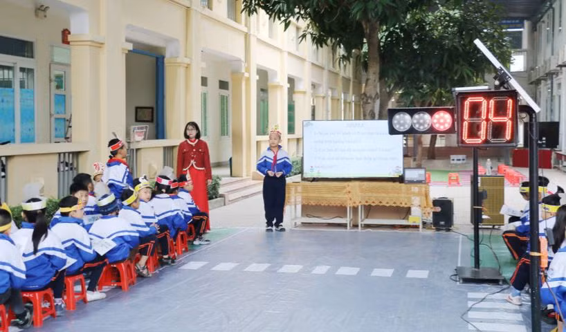 Tiết học về an toàn giao thông tại Trường Tiểu học Lê Lợi, thành phố Vinh, Nghệ An. Ảnh: Ngọc Sơn Tiết học về an toàn giao thông tại Trường Tiểu học Lê Lợi, thành phố Vinh, Nghệ An. Ảnh: Ngọc Sơn