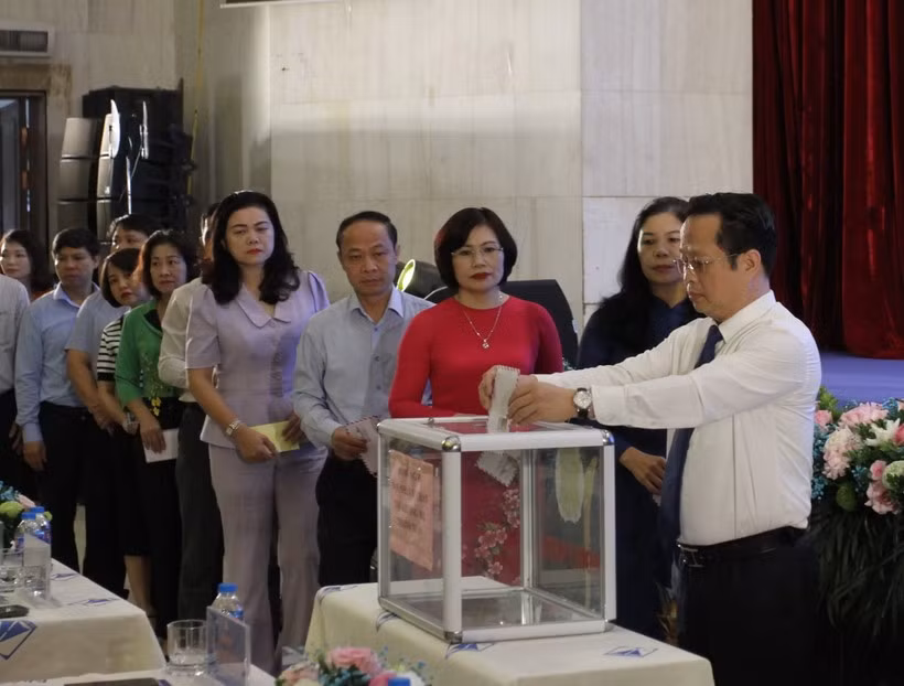 Sở GD&amp;ĐT Hà Nội, Công đoàn ngành giáo dục Hà Nội ủng hộ các nạn nhân trong vụ cháy chung cư mini tại quận Thanh Xuân.