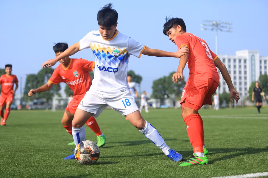 U17 HAGL đứng đầu bảng C sau trận hòa 2-2 với Becamex Bình Dương.