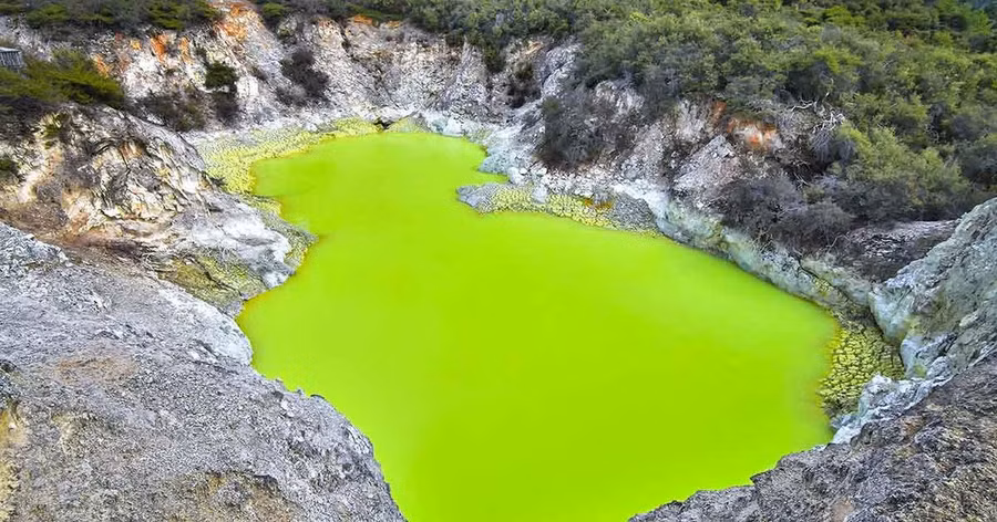 "Phòng tắm của quỷ" kỳ lạ ở New Zealand ảnh 1