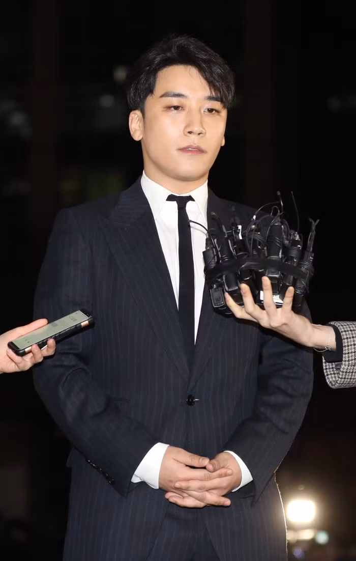 Seungri (BIGBANG) chính thức bị kết án 3 năm tù và chịu phạt hơn 22 tỷ đồng.