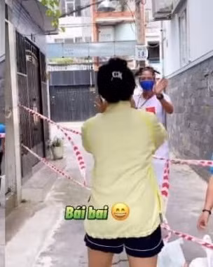 Bất ngờ được người nổi tiếng giao đồ ăn trong mùa dịch, Phương Mỹ Chi vỡ òa vui sướng ảnh 1