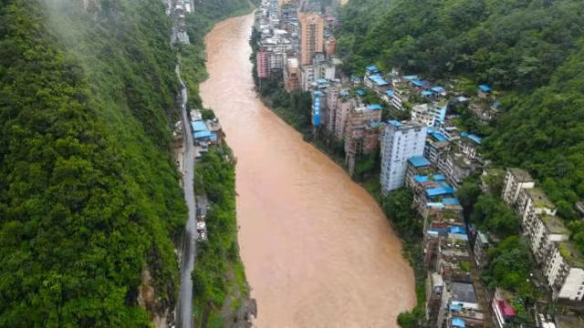 Điều đặc biệt ở thành phố hẹp nhất thế giới ảnh 1
