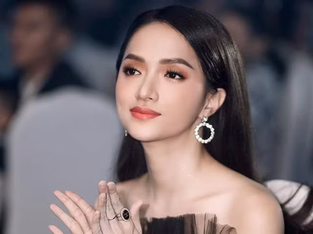 Hoa hậu Chuyển giới Hương Giang.