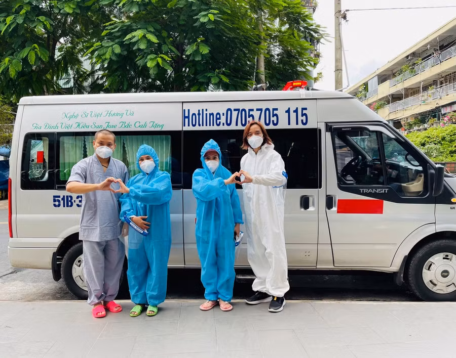 Việt Hương tặng xe chở linh cữu cho nhóm mai táng từ thiện phục vụ miễn phí ảnh 2
