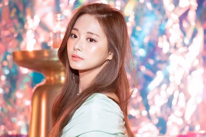 Tzuyu (TWICE) là nghệ sĩ Kpop ảnh hưởng nhất trong năm 2015.