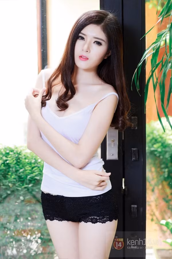 Lilly Luta nâng ngực sau khi sửa mũi và nhấn mí ảnh 7