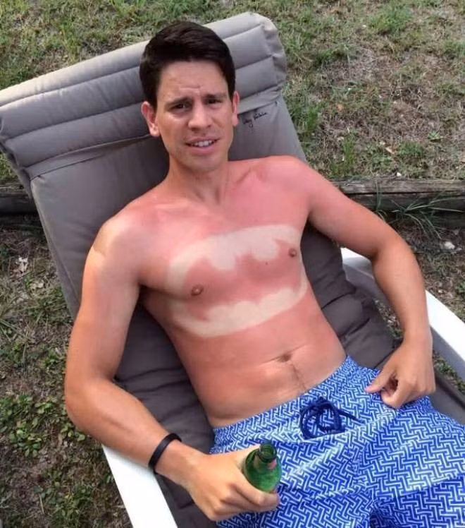 Hiệp hội Ung thư Da (The Skin Cancer Foundation) cho biết, việc duy trì từ 5 hình xăm cháy nắng trở lên sẽ làm tăng nguy cơ mắc Melanoma - dạng nguy hiểm nhất của ung thư da lên 80%. Hình xăm rám nắng - trào lưu nguy hiểm nhất của giới trẻ?