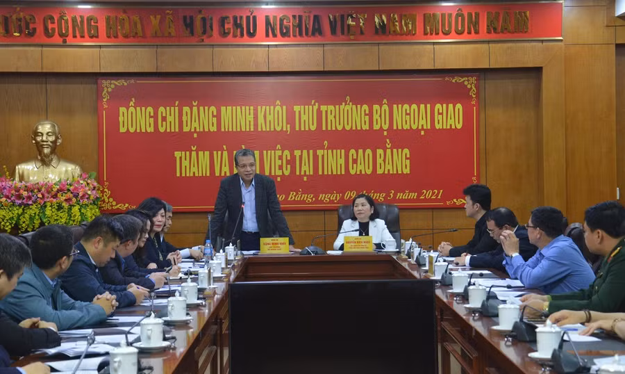 Thứ trưởng Bộ Ngoại giao Đặng Minh Khôi thăm và làm việc tại Cao Bằng (Nguồn: Baocaobang.vn) 