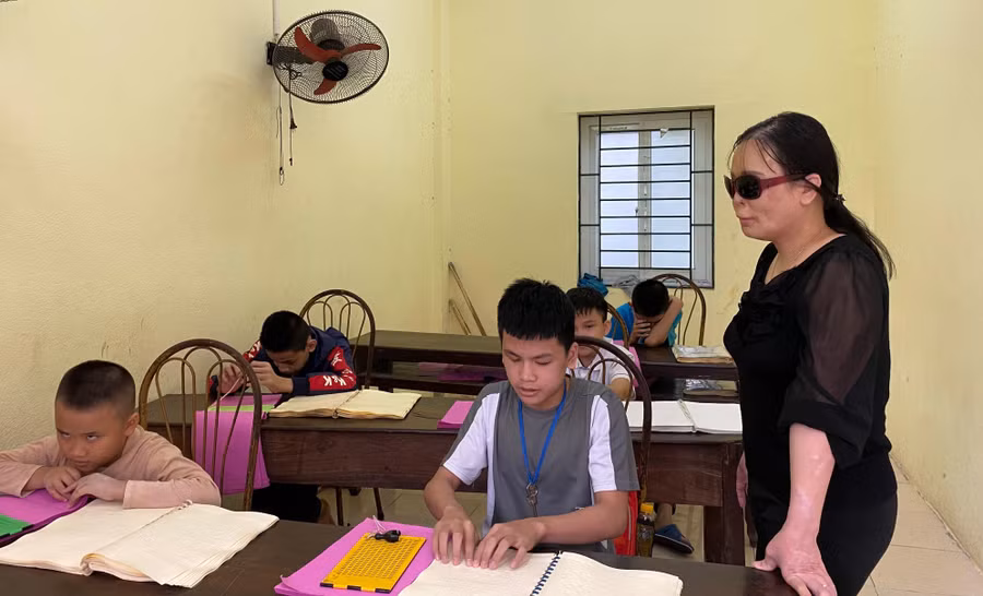 Tình yêu học trò đã giúp cô Dương đứng dậy từ những nỗi đau.