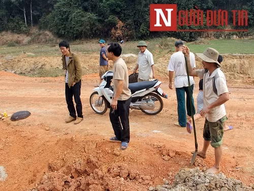 Nghệ An: Người dân Quỳ Châu kéo nhau đi ‘mót’ đá đỏ cầu may - Ảnh 5