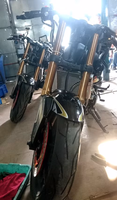 Cận cảnh lò độ xe mô tô phân khối lớn vừa bị triệt phá - ảnh 1