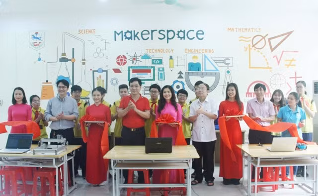 Cắt băng khánh thành phòng Lab STEM, Trường THCS Giảng Võ.