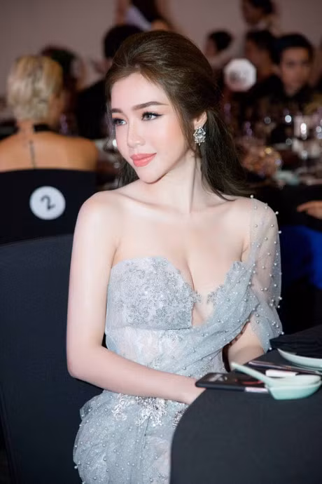 Trang Khieu, Elly Tran lot top sao mac xau - Anh 3