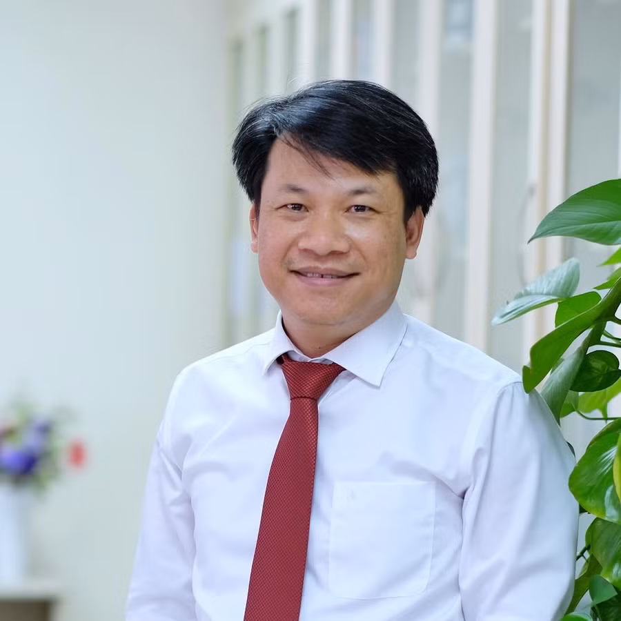 TS Nghiêm Xuân Huy.