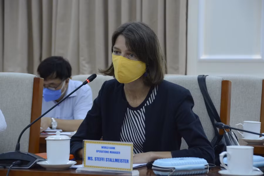 Bà Steffi Stallmeister, Giám đốc điều hành Ngân hàng Thế giới tại Việt Nam phát biểu tại cuộc họp.