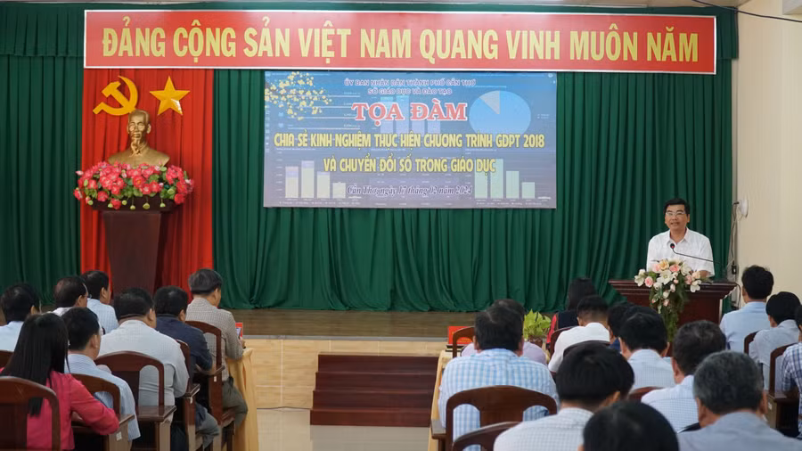 Ông Trần Thanh Bình - Giám đốc Sở GD&amp;ĐT TP Cần Thơ phát biểu tại buổi tọa đàm.