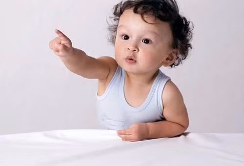 Cha mẹ cần đặt ra những quy tắc trong gia đình để trẻ tuân theo. Ảnh minh hoạ