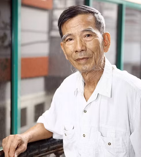 NSƯT Trần Hạnh: "Vợ tôi ghen khủng khiếp, từng vác dao lên tận đoàn kịch tìm chồng" ảnh 4