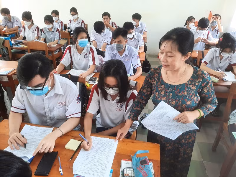 Thầy trò Trường THPT Trần Đại Nghĩa (Cần Thơ) nỗ lực ôn tập thi tốt nghiệp THPT năm 2022.