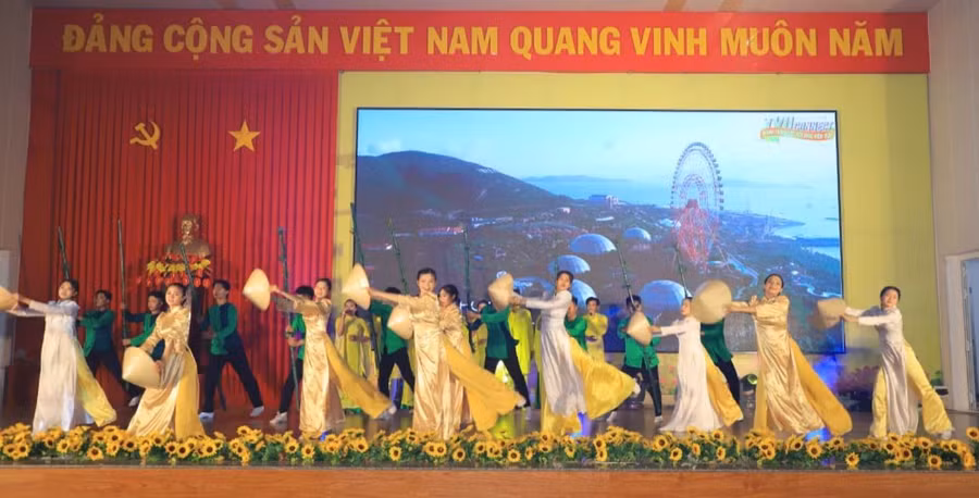 Nhạc hội “TVU Connect” Trường ĐH Trà Vinh hướng tới kỷ niệm 94 năm Ngày thành lập Đảng Cộng sản Việt Nam. Ảnh: Quốc Ngữ