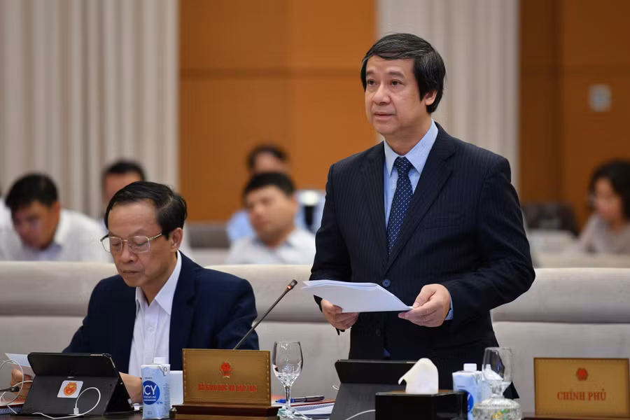 Bộ trưởng Nguyễn Kim Sơn phát biểu tại phiên họp. Bộ trưởng Nguyễn Kim Sơn phát biểu tại phiên họp.