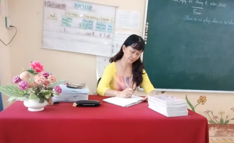 Cô Thảo có nhiều sáng kiến trong việc giảng dạy. Ảnh: NVCC